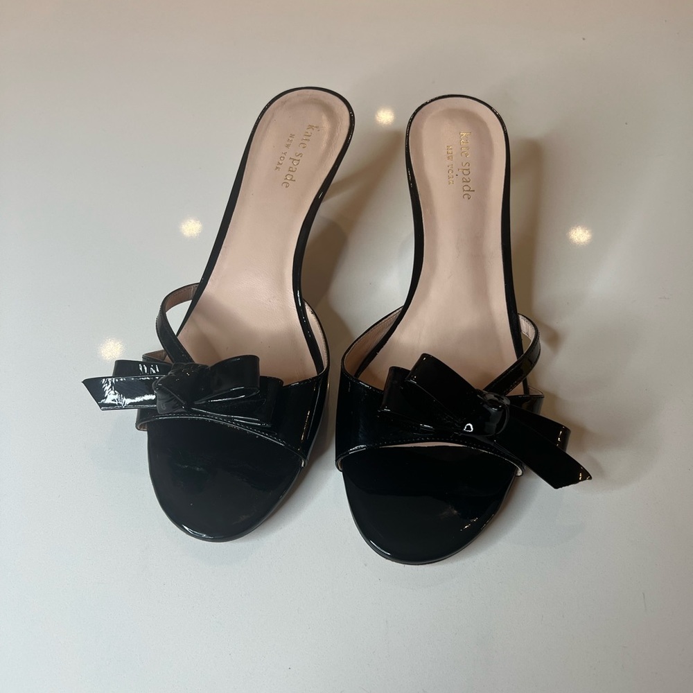 Kate Spade 2 in heels size 8. Lightly used